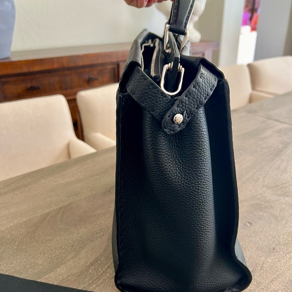 The Iconic FENDI PEEKABOO SELLERIA
Medium Size with 2 way shoulder strap - Picture 5 of 12